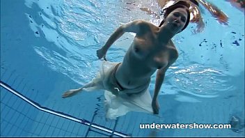 Andrea Demonstrates Uber-cute Figure Underwater
